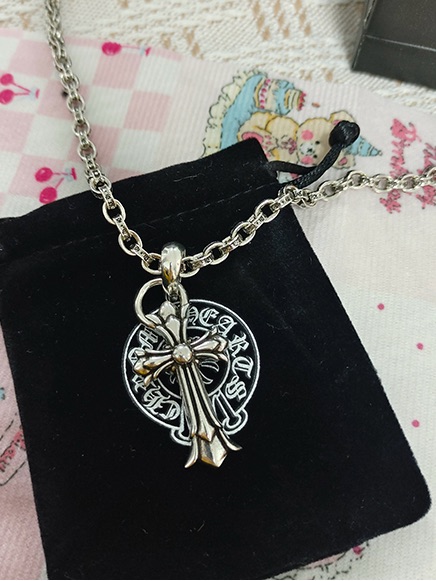 Chrome Hearts Silver Cross Pendant Necklace With Round Logo 325$